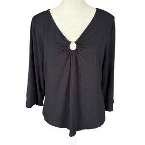 Madison & Max Petite stretchy black v-neck 3/4 sleeve top front accent size PM